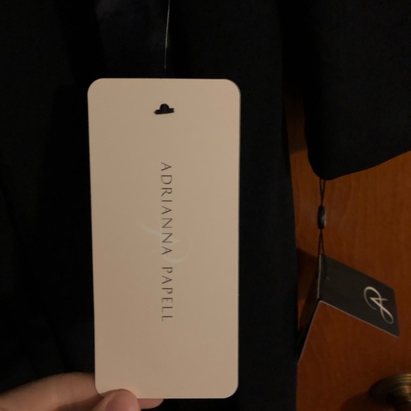 Adrianna Papell- Knit crepe tuxedo jumpsuit! Size 6. Black. - Picture 5 of 6